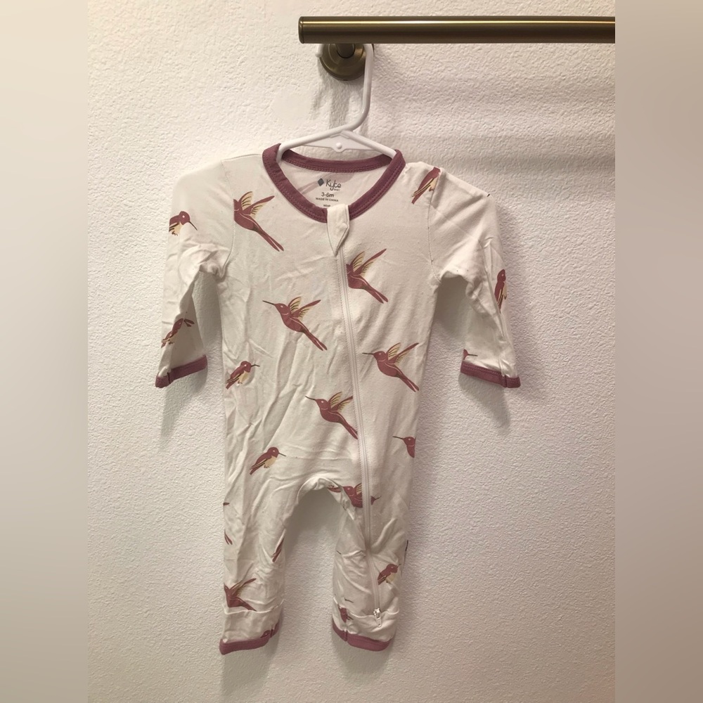 Kyte baby zipper romper// 3-6 months // print is Hummingbird